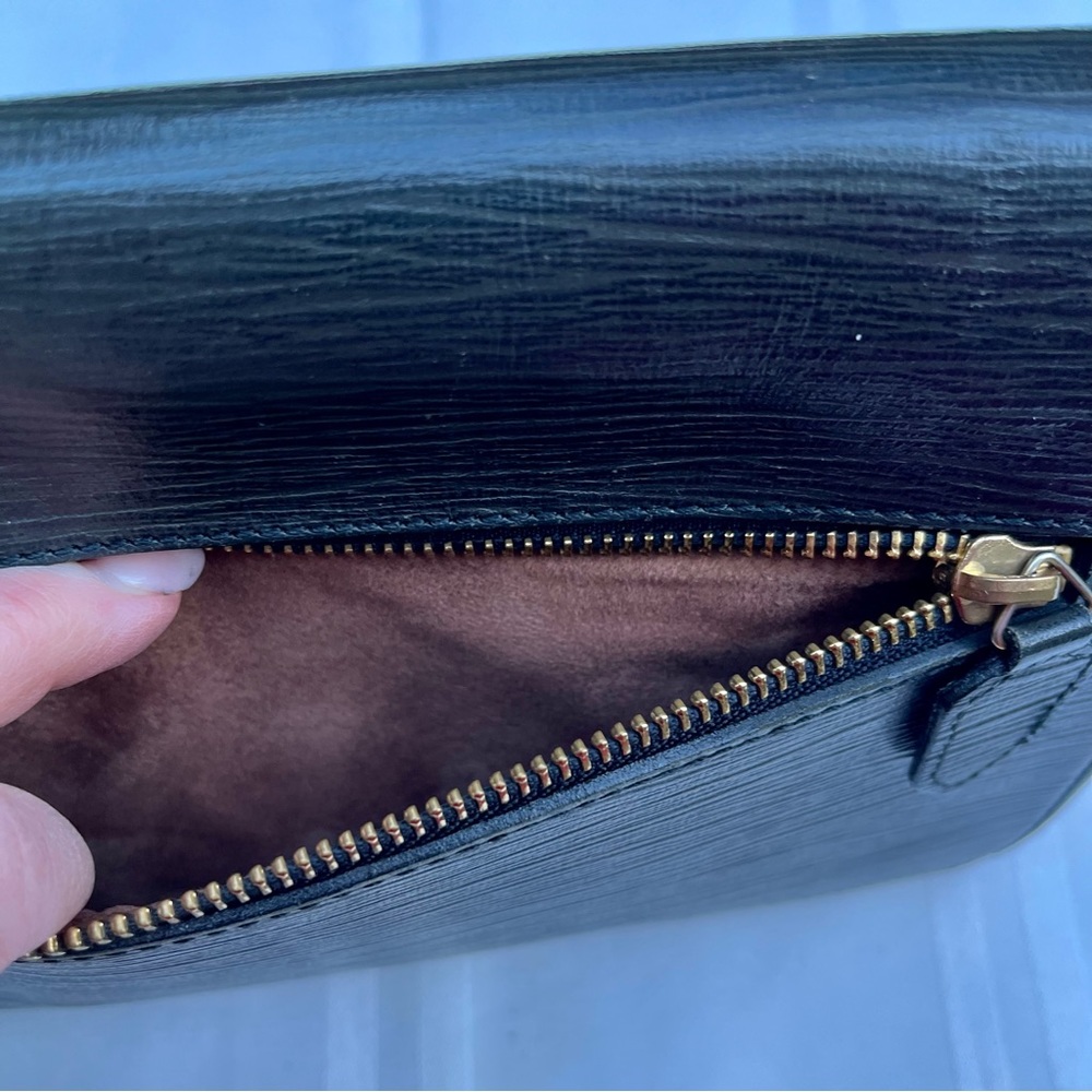 Versace Black Leather Wristlet Clutch Vintage with lock & key - Picture 7 of 17